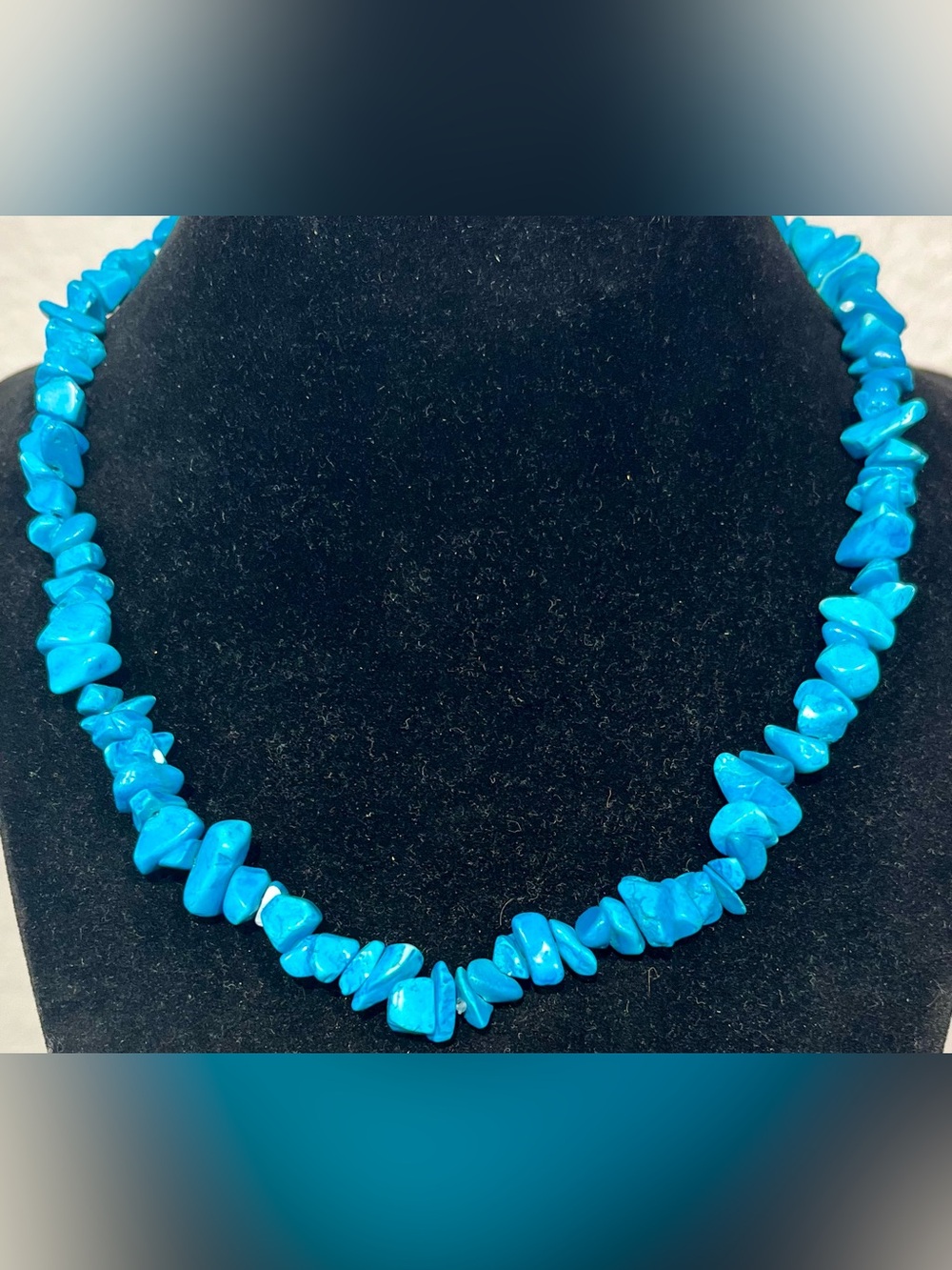 Vintage Blue Chip Stone Necklace